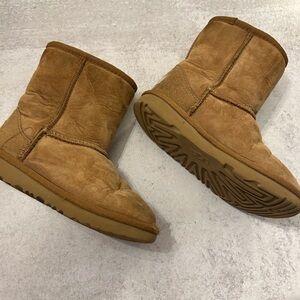 UGG Classic Short Chestnut Boots